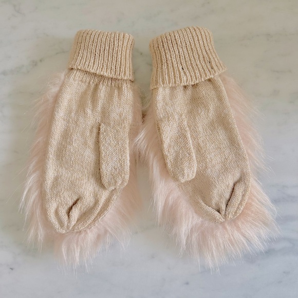 LIMITED EDITION Who What Wear x Target Faux Fur Mittens - Picture 3 of 4